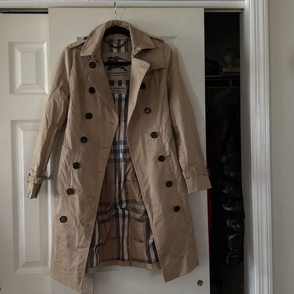 🔥🔥Classic Burberry Tan Trench Coat